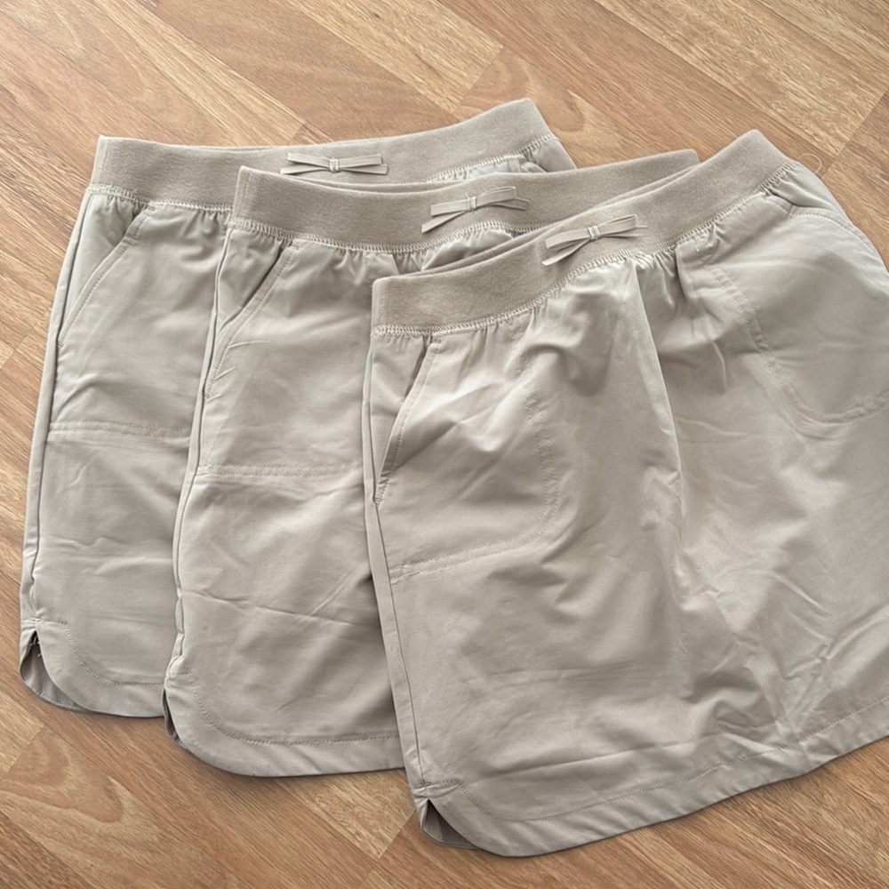 NWT Izod Khaki Skort with Stretch 3-pack